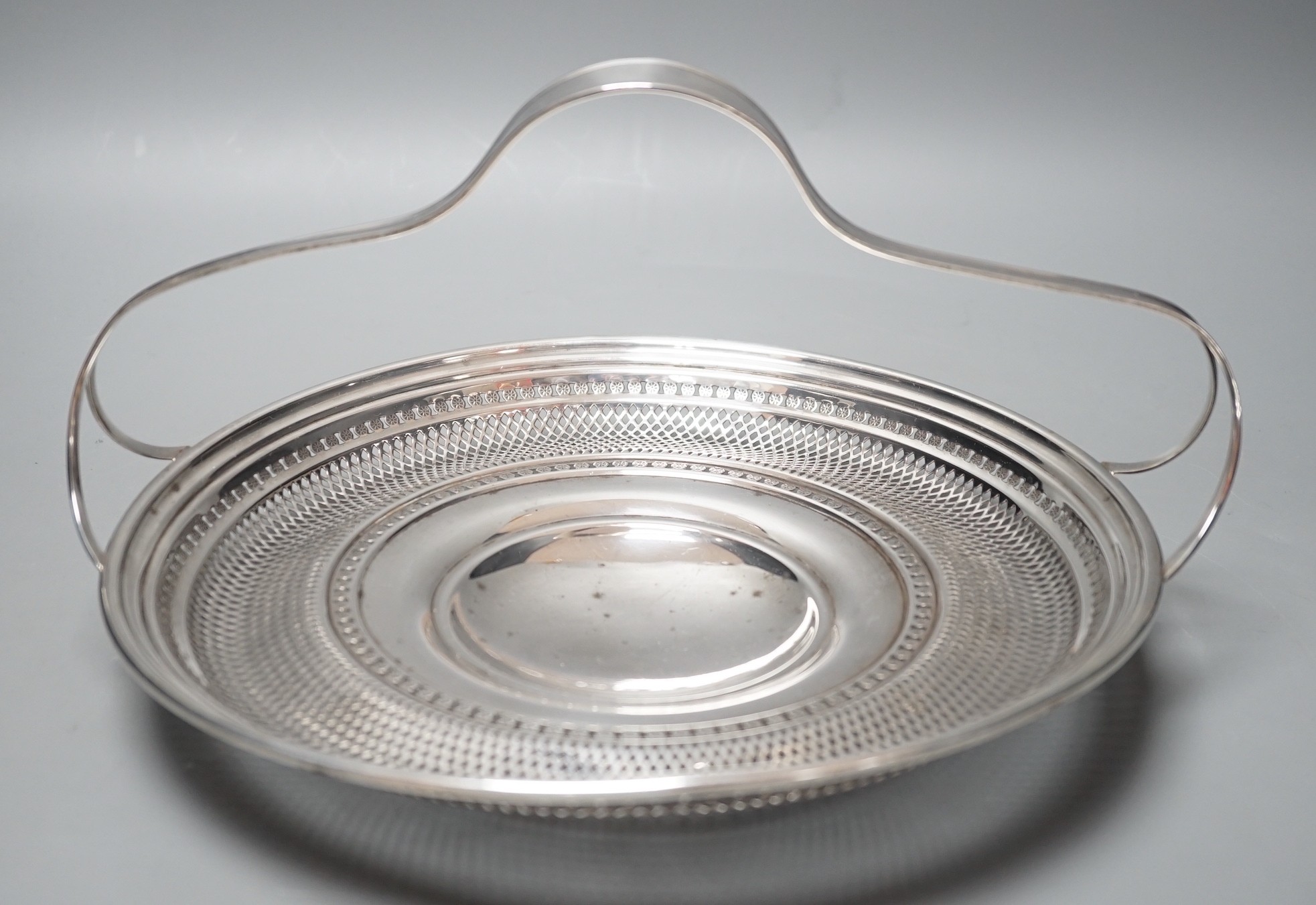 A US Gorham pierced sterling shallow basket, with presentation inscription, diameter 27.3cm, 14.4oz.